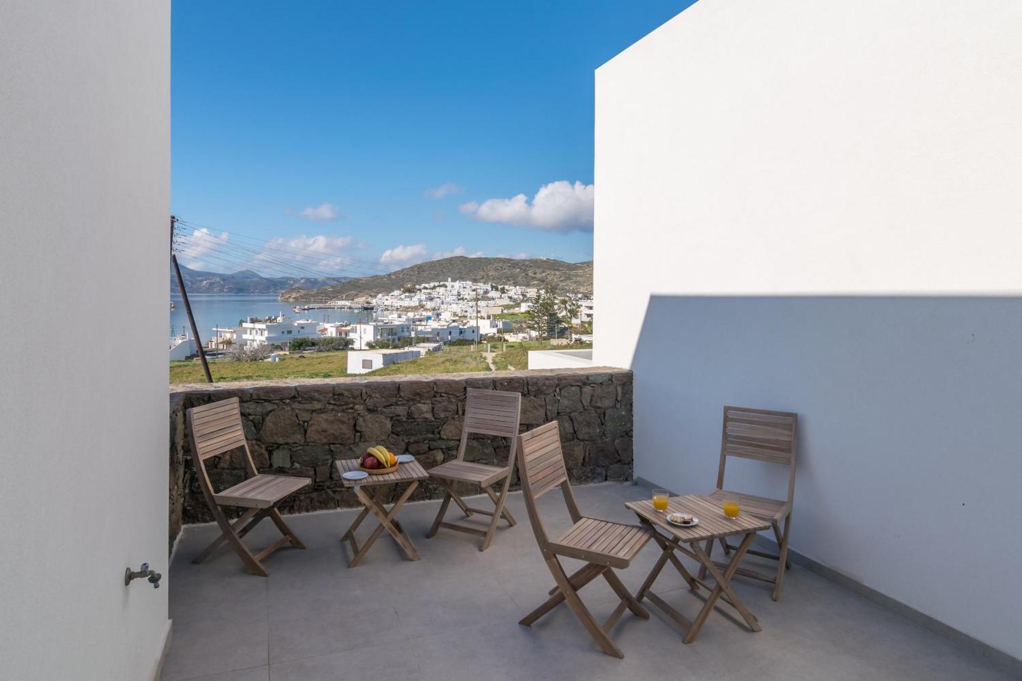 Afroessa Milos Adamantas  Buitenkant foto