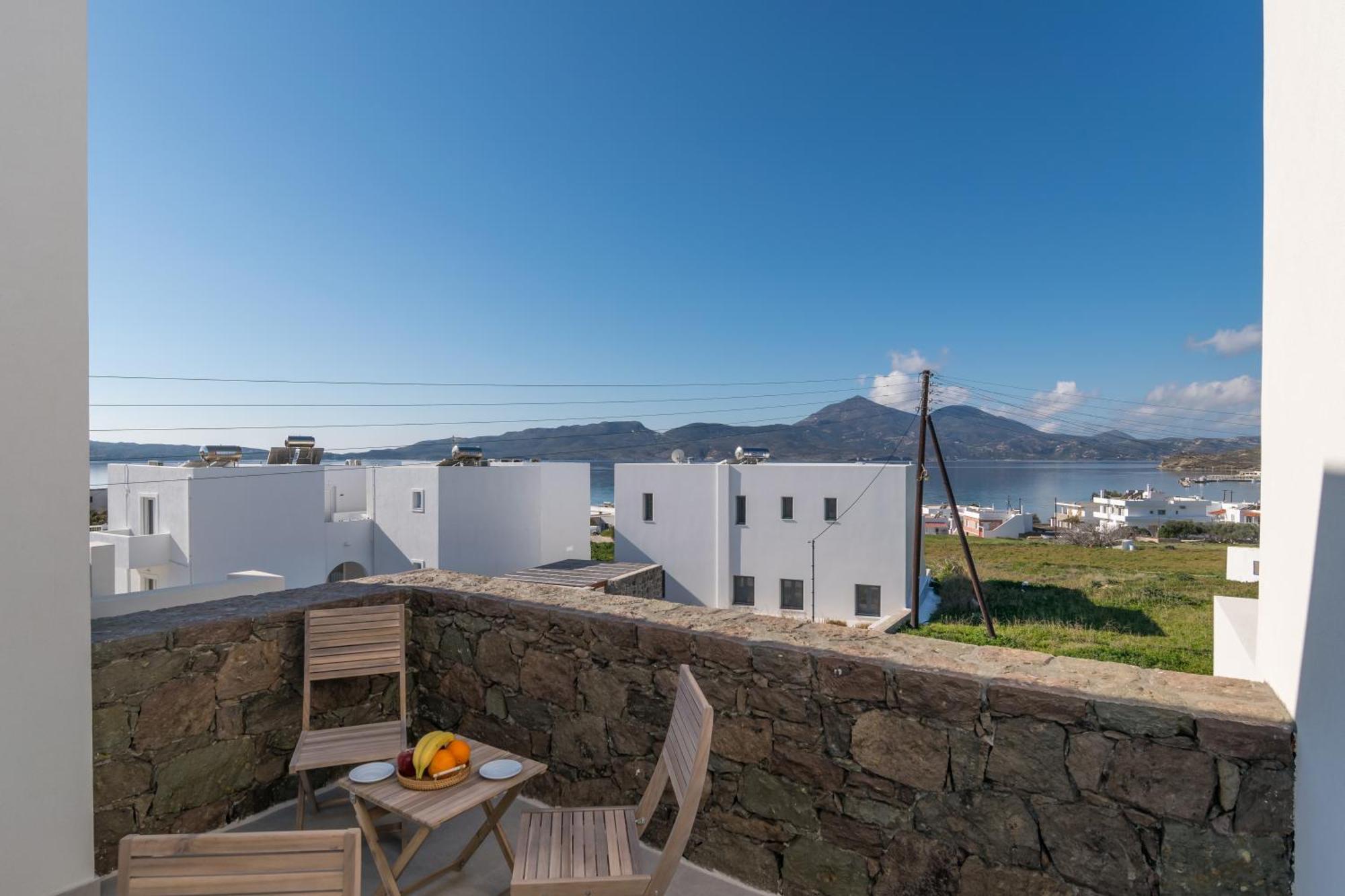 Afroessa Milos Adamantas  Buitenkant foto