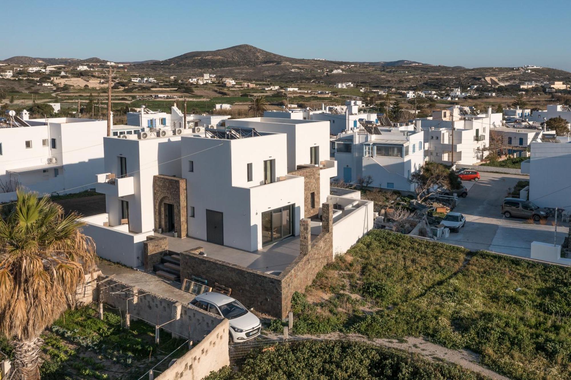 Afroessa Milos Adamantas  Buitenkant foto