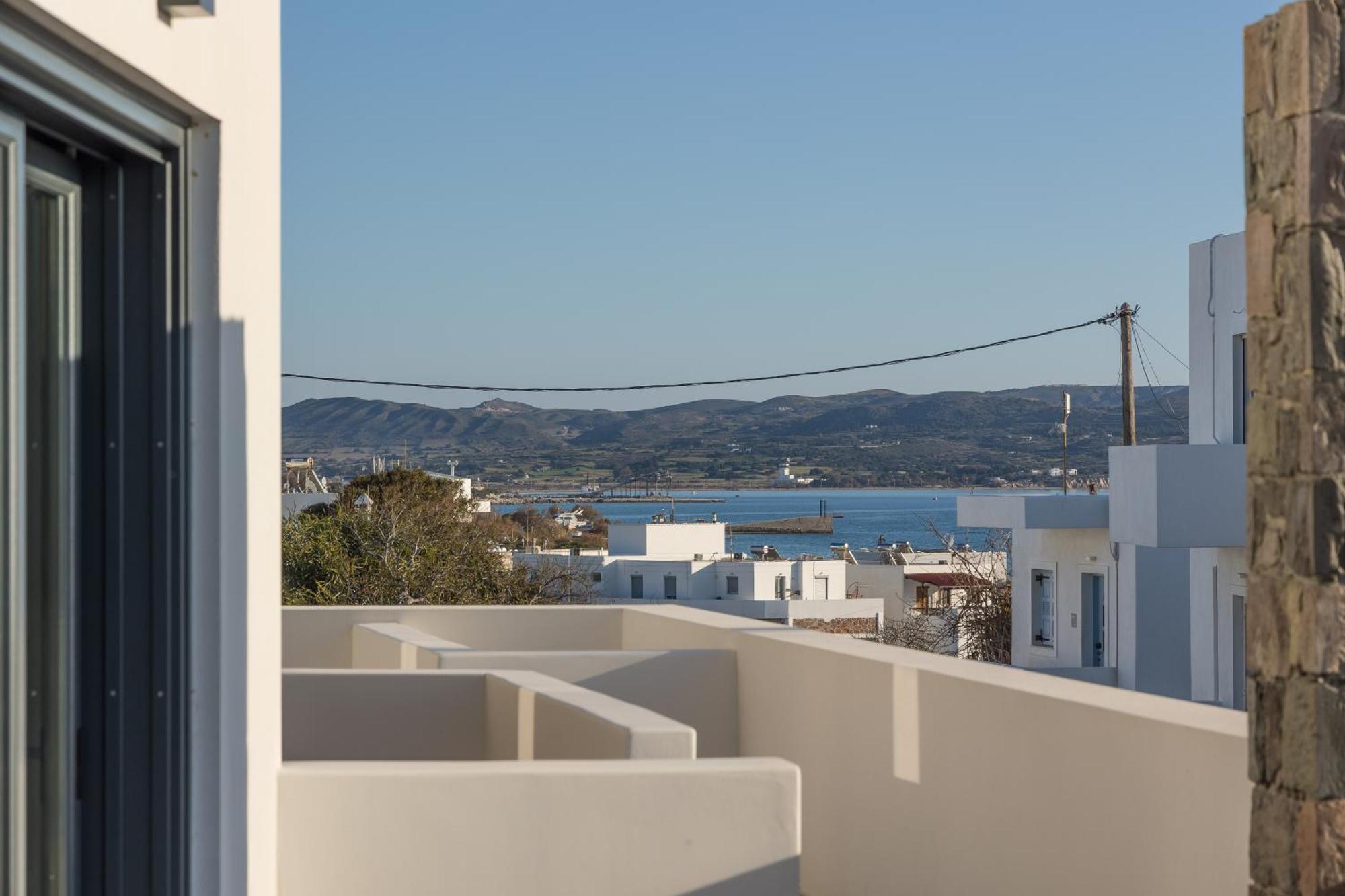 Afroessa Milos Adamantas  Buitenkant foto