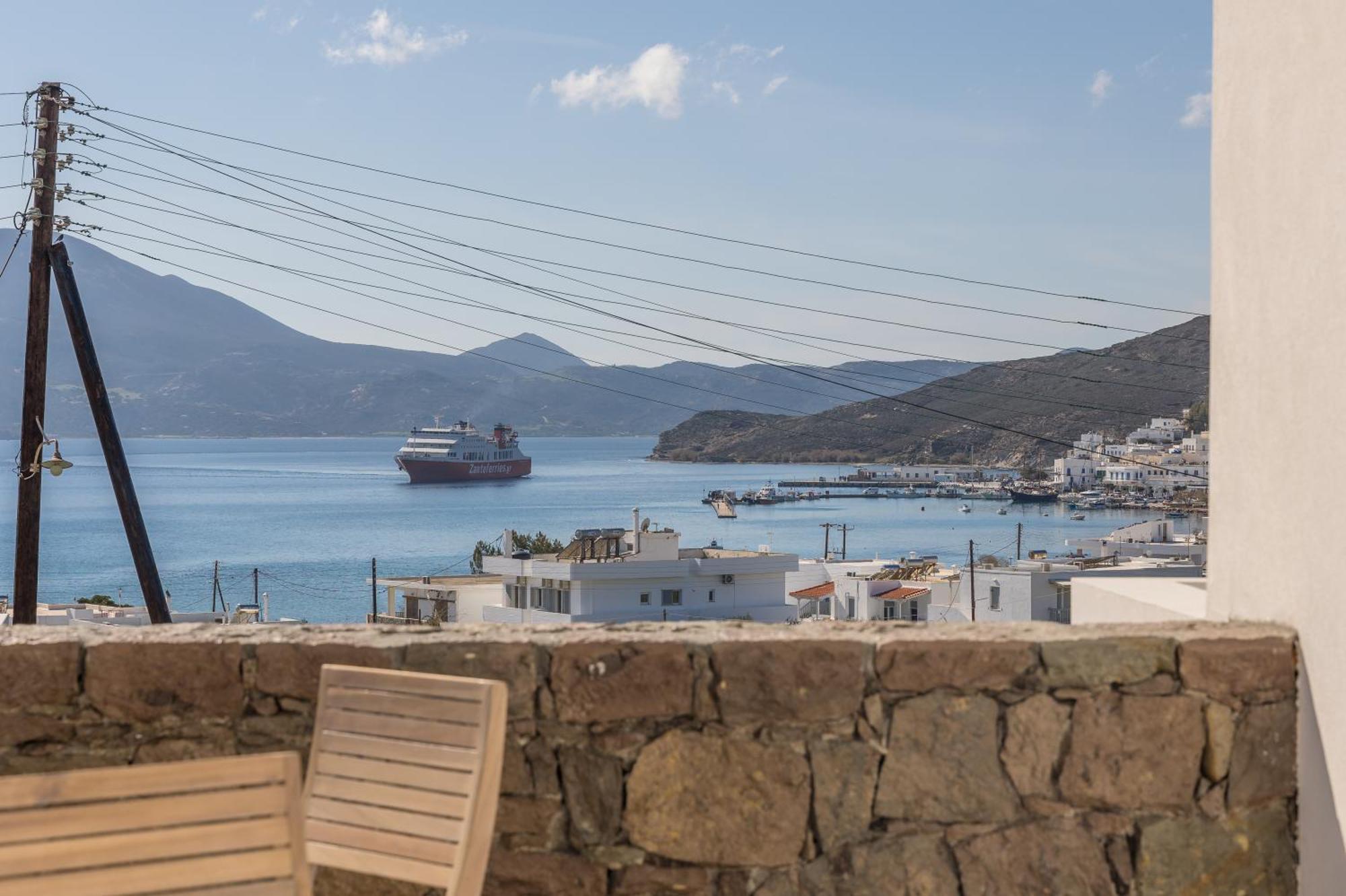 Afroessa Milos Adamantas  Buitenkant foto