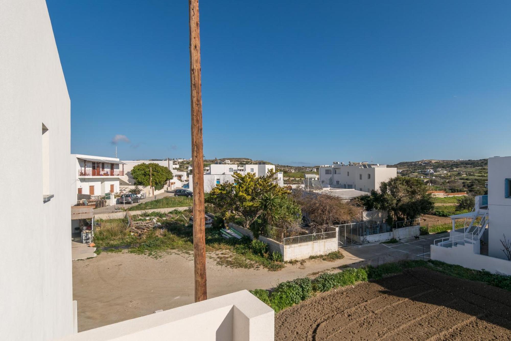 Afroessa Milos Adamantas  Buitenkant foto