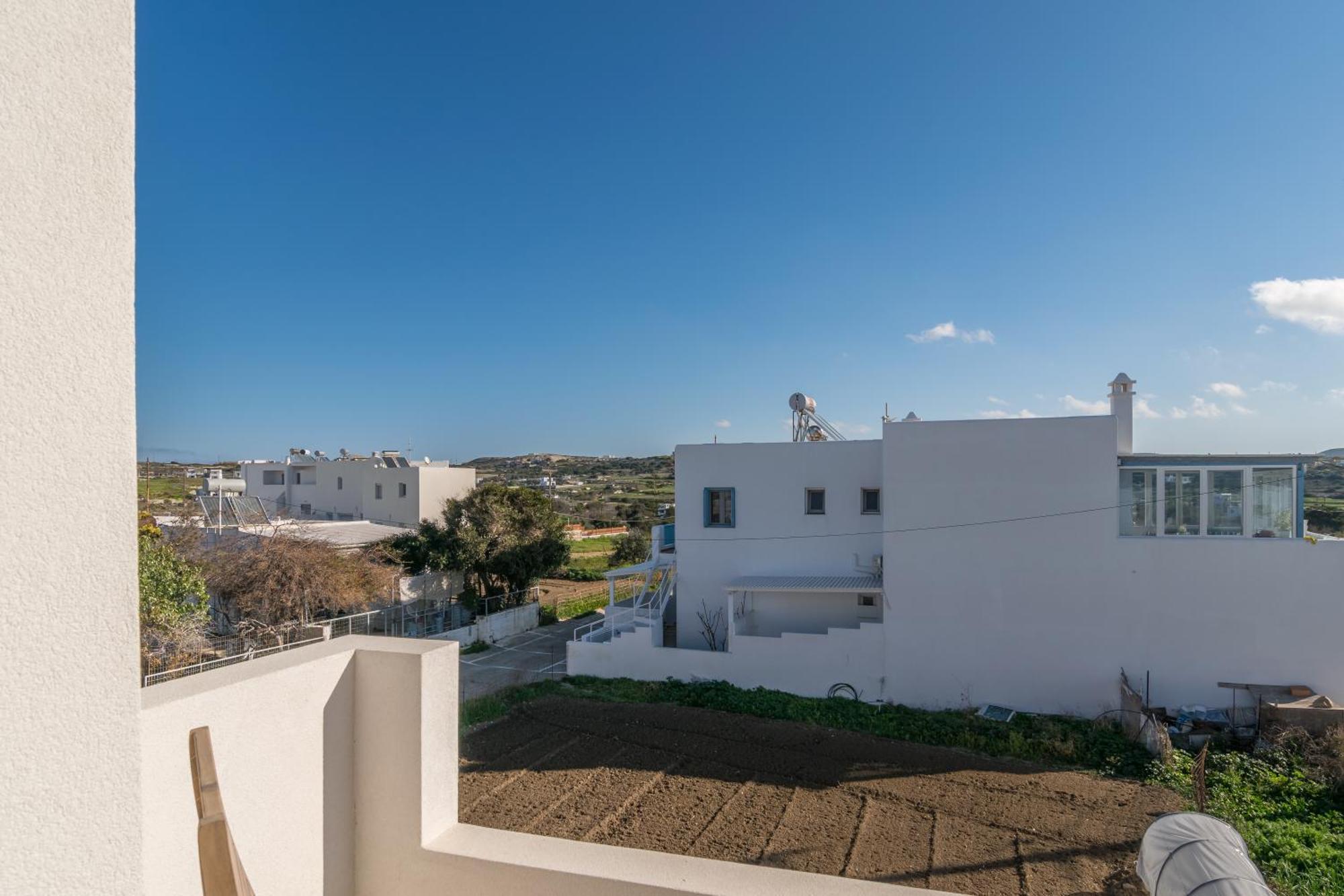 Afroessa Milos Adamantas  Buitenkant foto